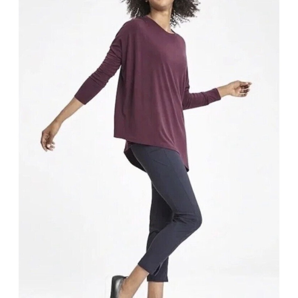 ✨2/$20 Athleta Cloudlight Asymmetrical Top Small Auberge Maroon Stretch Fall - Picture 9 of 9